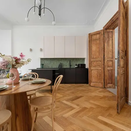 Elegant And Bright Plac Staszica Perfect For Remote Work By Renters Prestige