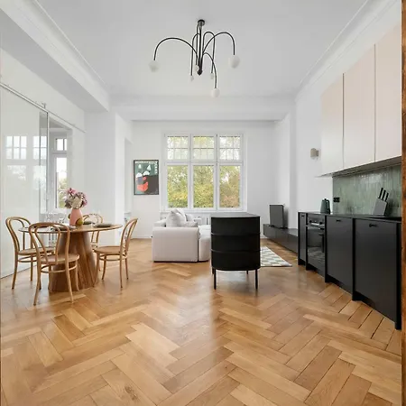 Elegant And Bright Plac Staszica Perfect For Remote Work By Renters Prestige Breslavia