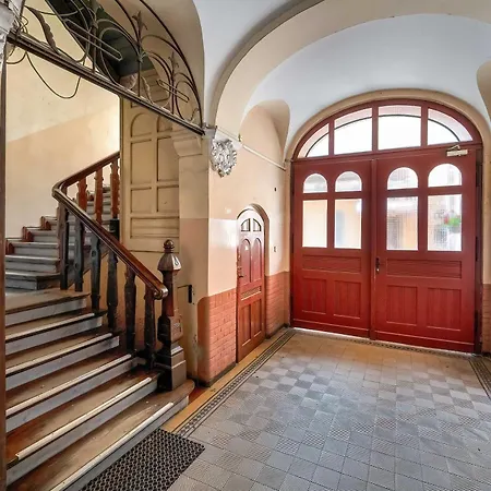 Elegant And Bright Plac Staszica Perfect For Remote Work By Renters Prestige