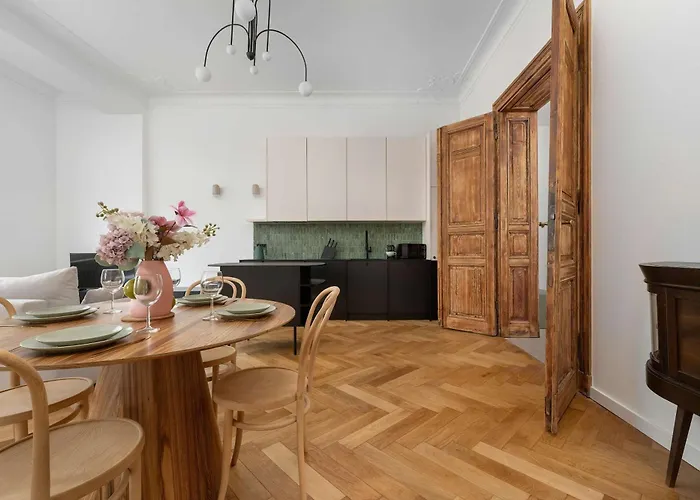 Elegant And Bright Plac Staszica Perfect For Remote Work By Renters Prestige