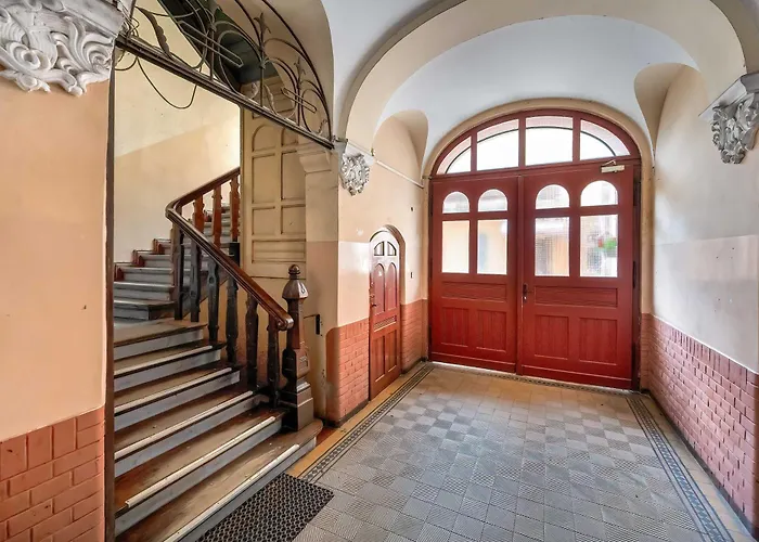 Elegant And Bright Plac Staszica Perfect For Remote Work By Renters Prestige